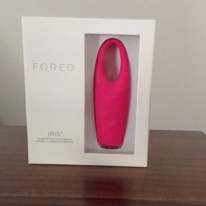 Foreo iris illuminating eye massager
